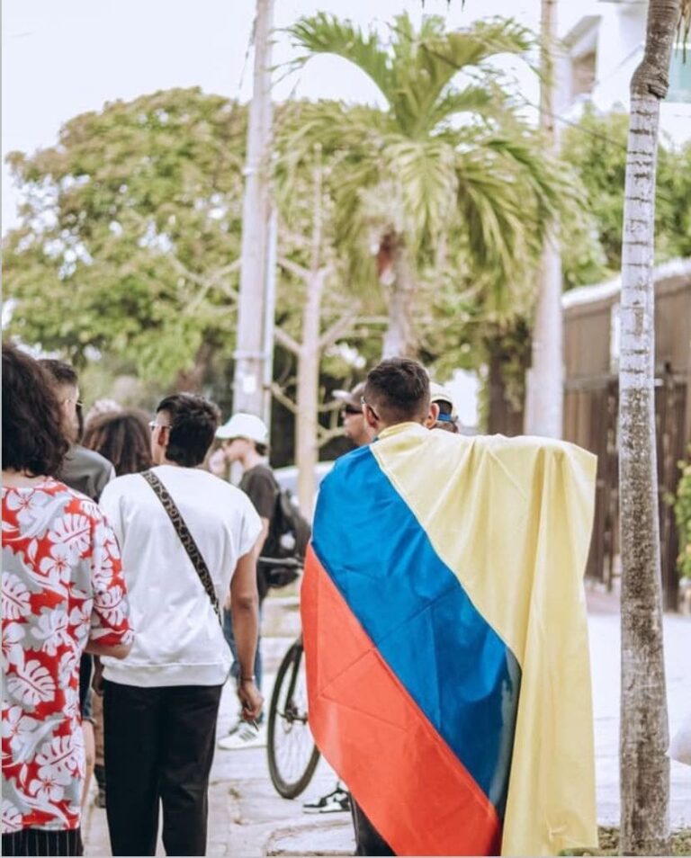 Bandera de Colombia en  la Marcha cannabica Barranquilla Año 2023