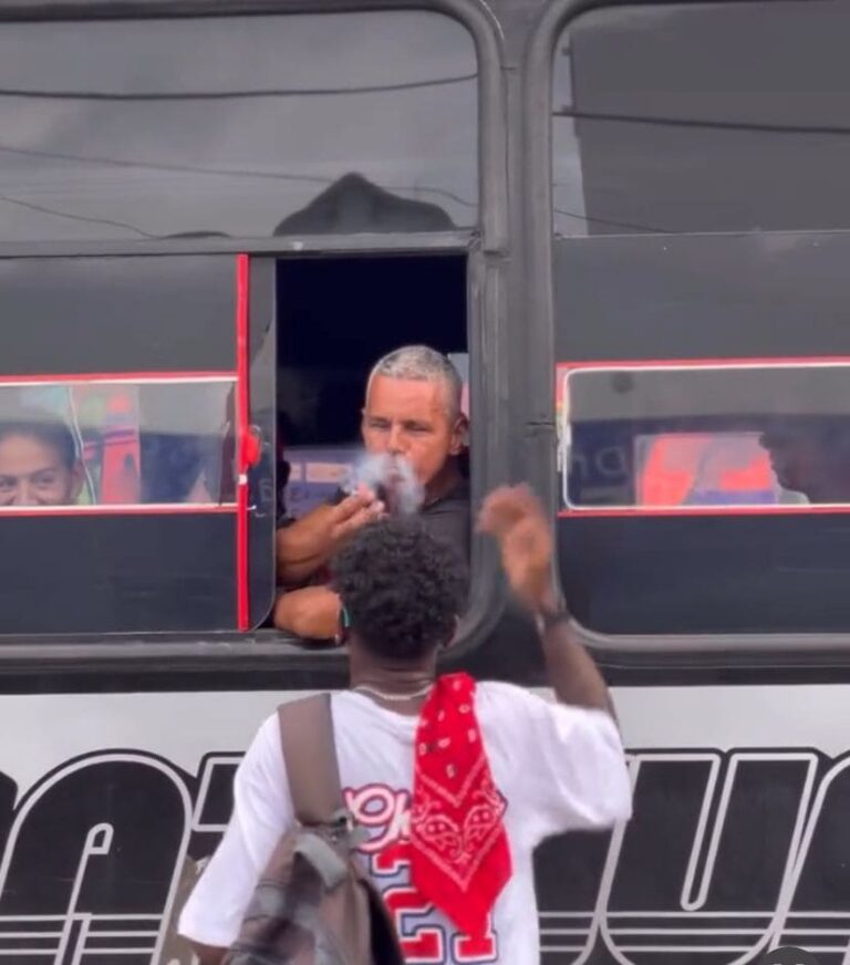 Persona que iba pasando se prende uno en la Marcha cannabica Barranquilla Año 2024